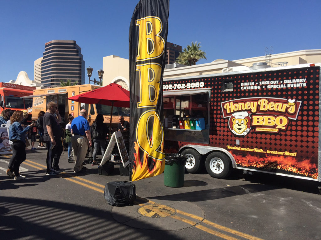 BBQ kitchen truck, line of people